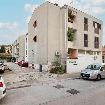 Apartman Beautiful In With Wi-fi Pula