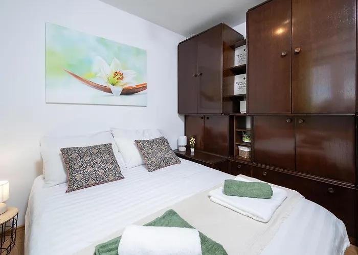 דירה Beautiful In With Wi-fi פולה